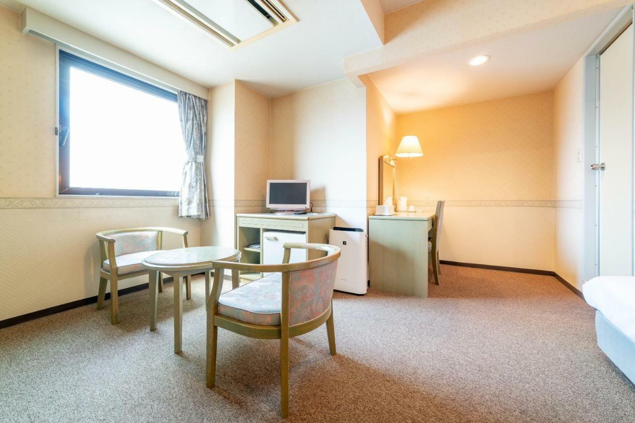 Oyo Business Hotel Nishiura Йоккаїті Екстер'єр фото