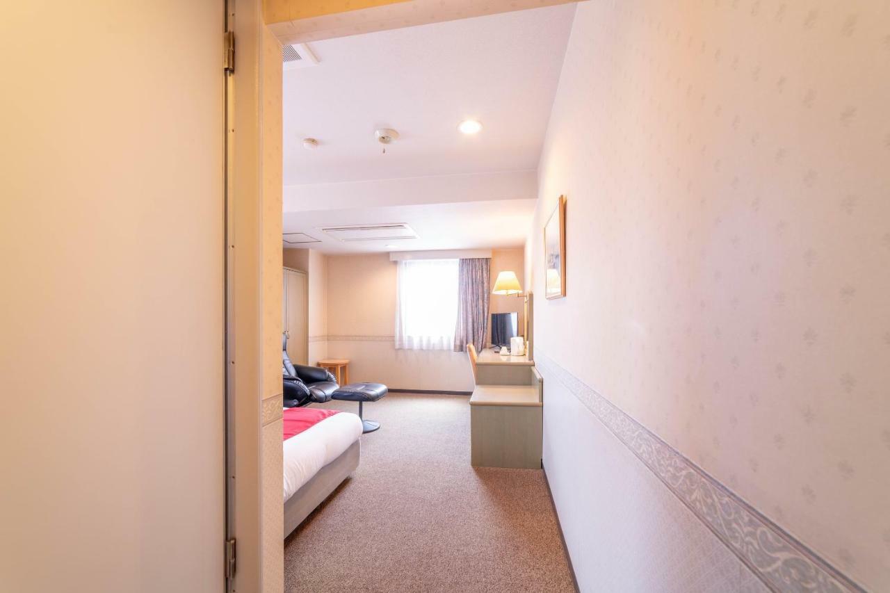 Oyo Business Hotel Nishiura Йоккаїті Екстер'єр фото