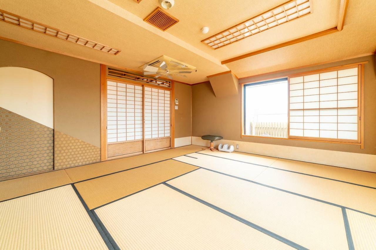 Oyo Business Hotel Nishiura Йоккаїті Екстер'єр фото